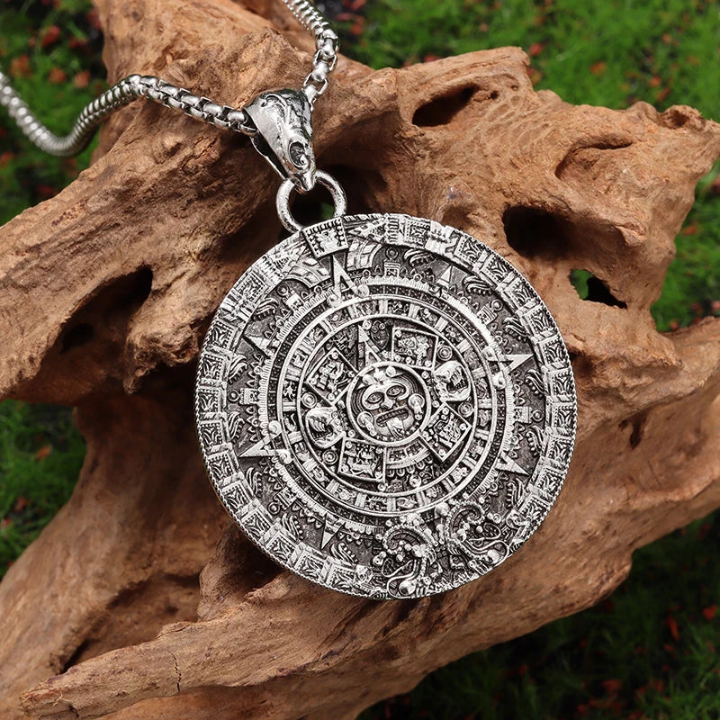 Vintage Aztec Calendar Mysterious Ancient Mayan Civilization Pattern Pendant Necklace for Men Lucky Fashion Jewelry Gift