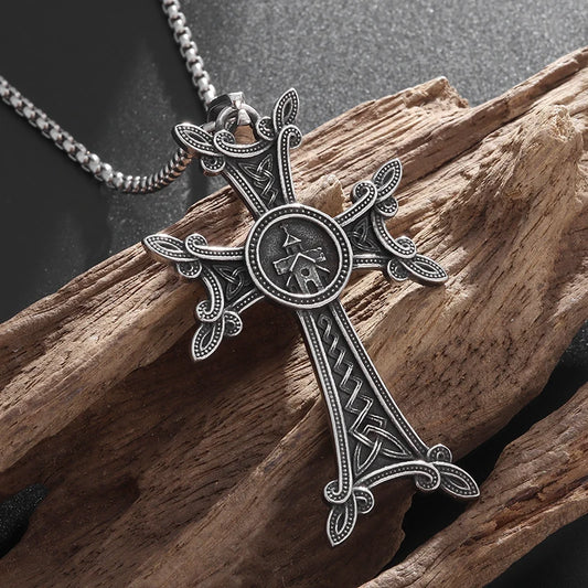 Retro Ethnic Celtic Cross Necklace Men's Irish Lucky Amulet Jewelry Nordic Mythology Necklace Pendant