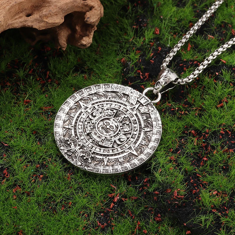 Vintage Aztec Calendar Mysterious Ancient Mayan Civilization Pattern Pendant Necklace for Men Lucky Fashion Jewelry Gift