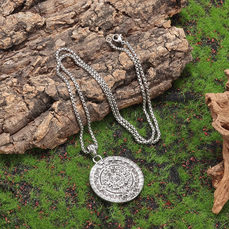 Vintage Aztec Calendar Mysterious Ancient Mayan Civilization Pattern Pendant Necklace for Men Lucky Fashion Jewelry Gift